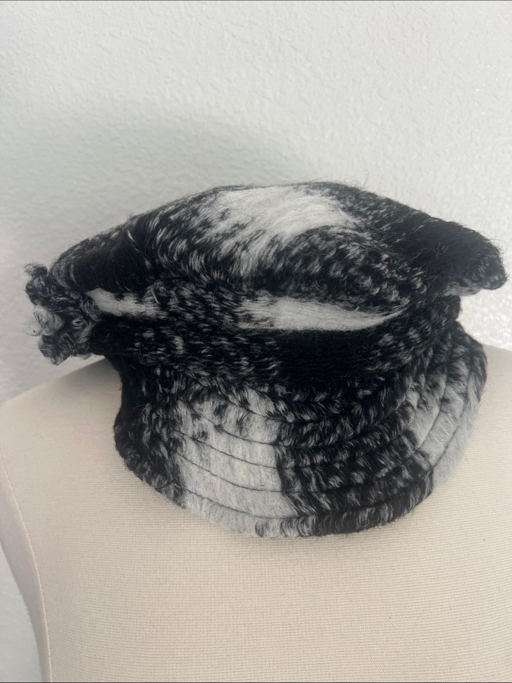 New PLATANIA  Women’s Made In Italy Wool Blend Newsboy Hat